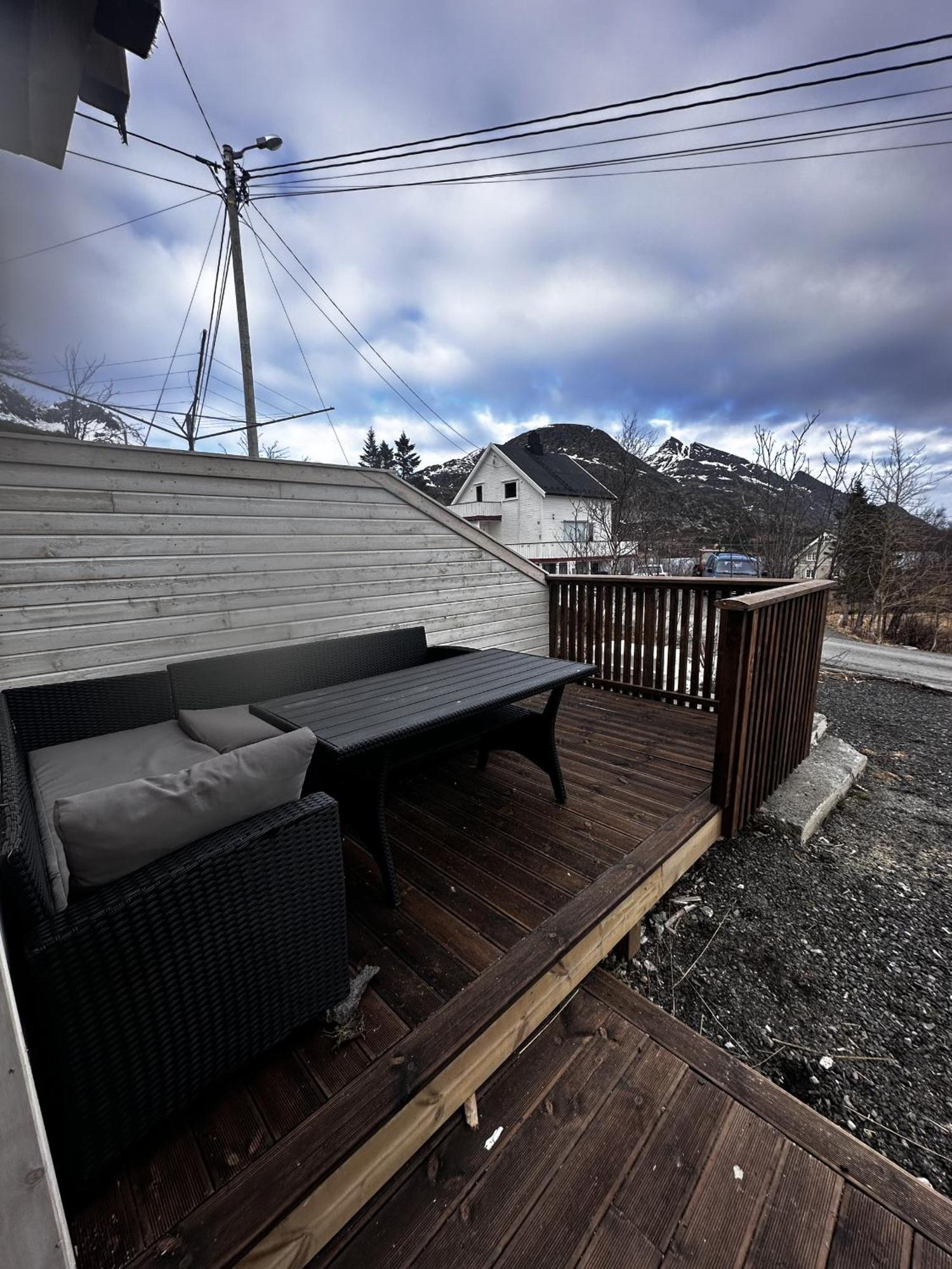 Kb Basement Apartment Sørvågen 外观 照片