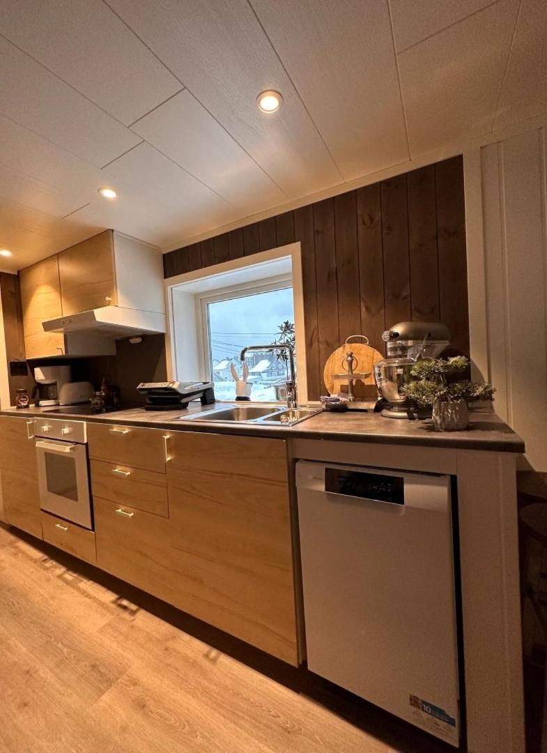 Kb Basement Apartment Sørvågen 外观 照片